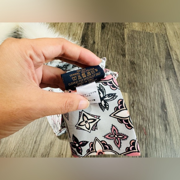 Louis Vuitton LV logo fox fur collar/scarf - Picture 4 of 4